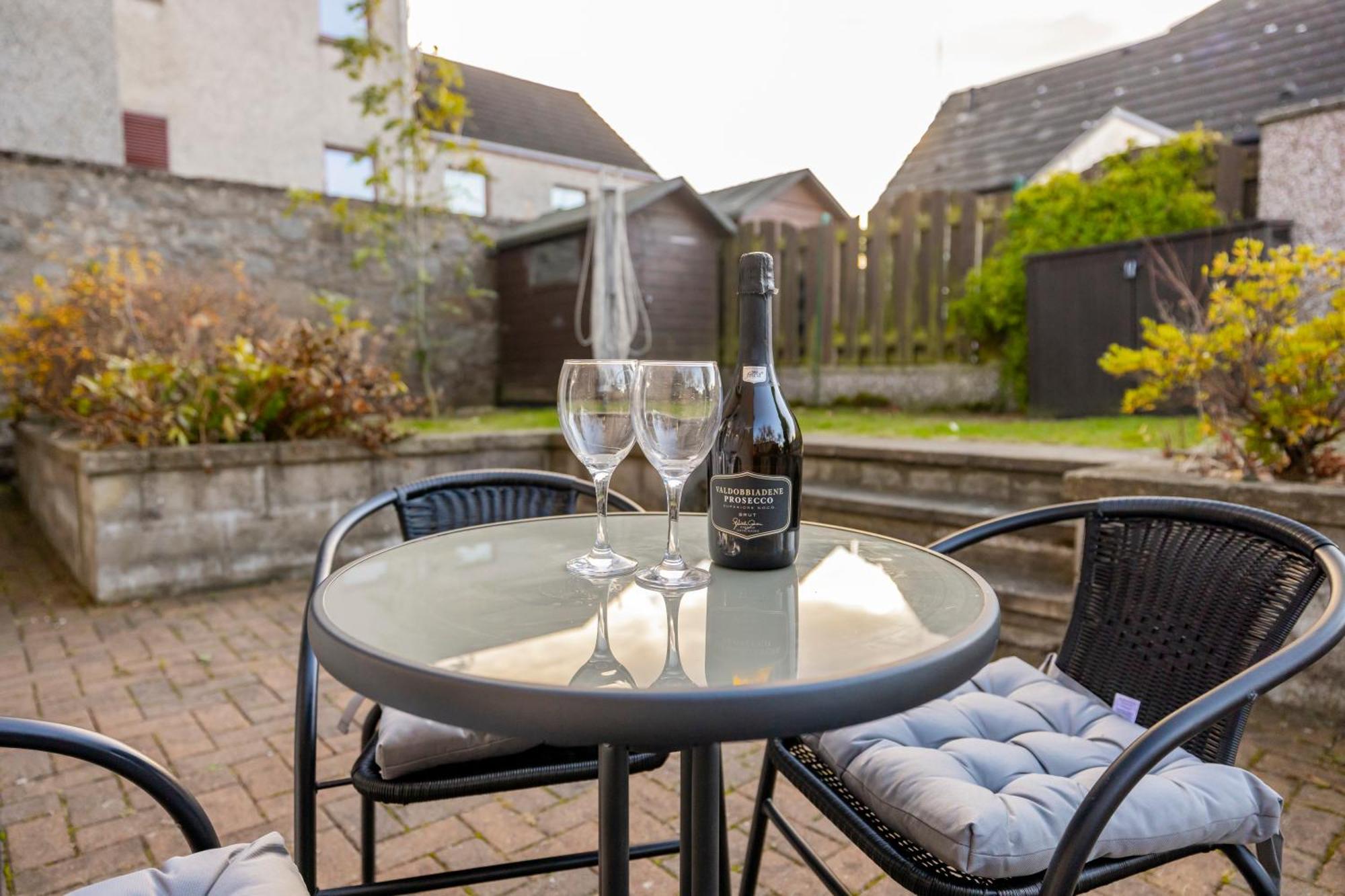 Bright House With Garden & Patio In Market Town Inverurie Exterior foto